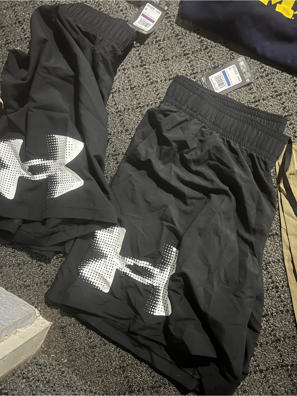 Sz xl Under Armour Black Shorts with White Logo for men